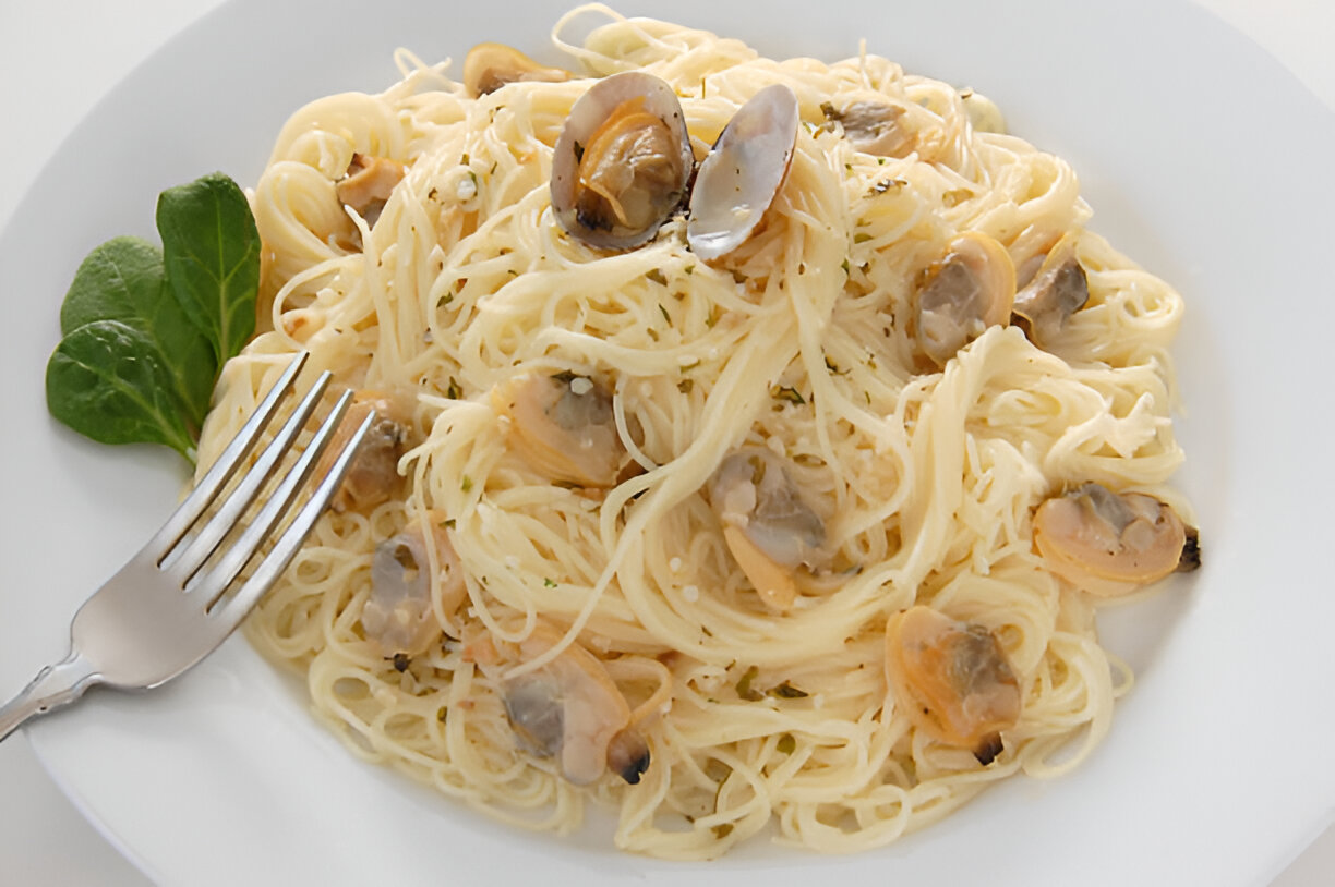 Linguine with Toasted Almonds, Parsley, and Lemon