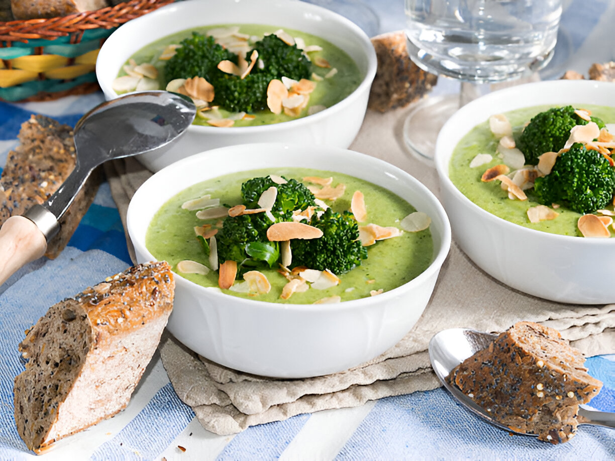 Broccoli-Spinach Soup with Avocado Toasts – Whole Living Eat Well