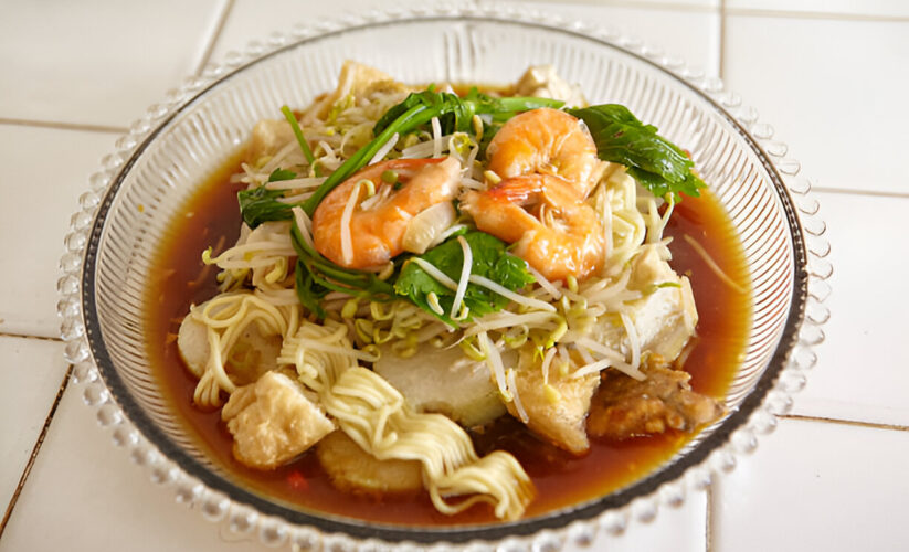 Asian Broth with Poached Shrimp, Scallops, and Soba Noodles | Whole Living Eat Well