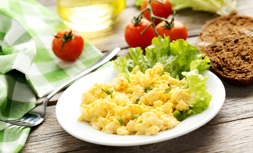 Scrambled Eggs with Spinach and Tomatoes – Whole Living Eat Well