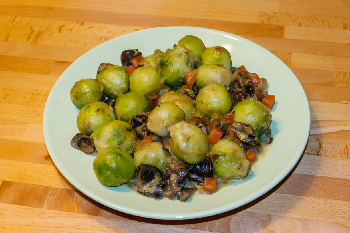 Roasted Brussels Sprouts and Grapes with Walnuts – Whole Living Eat Well