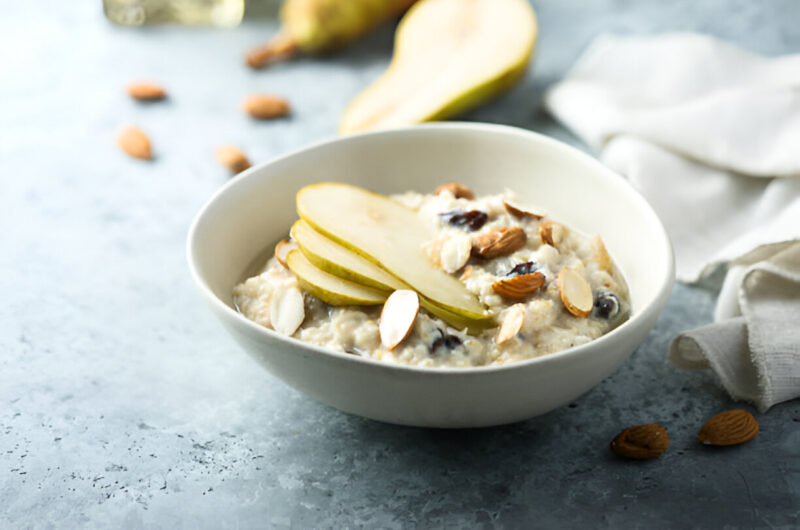 Fresh Muesli with Apple and Almonds