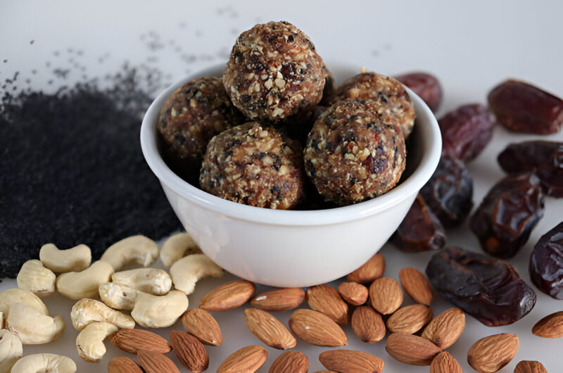 Dried Fruit and Nut Bites