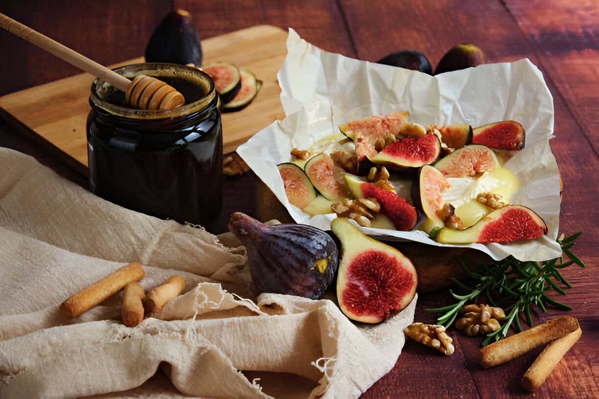 Fresh Figs with Mascarpone and Warm Spiced Honey