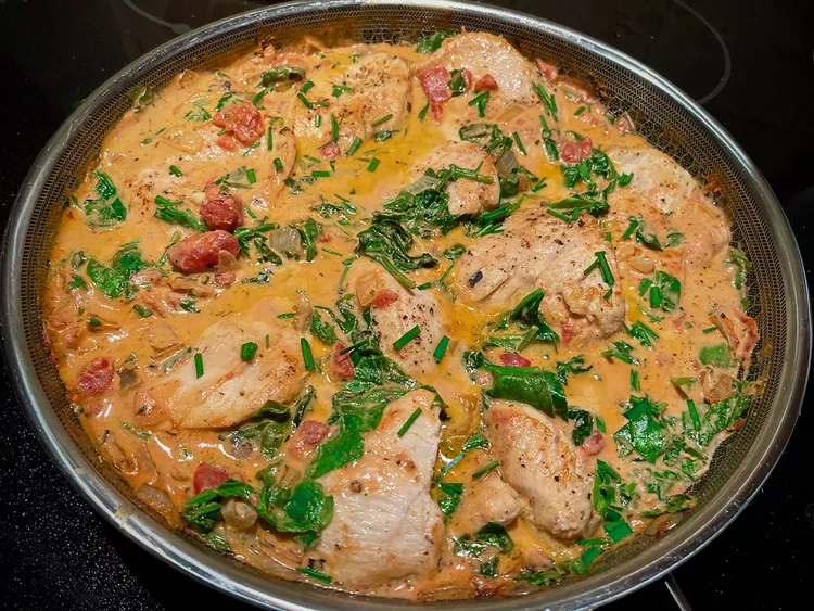 Sauteed Chicken with Spinach, Garlic, and Pine Nuts – Whole Living Eat Well