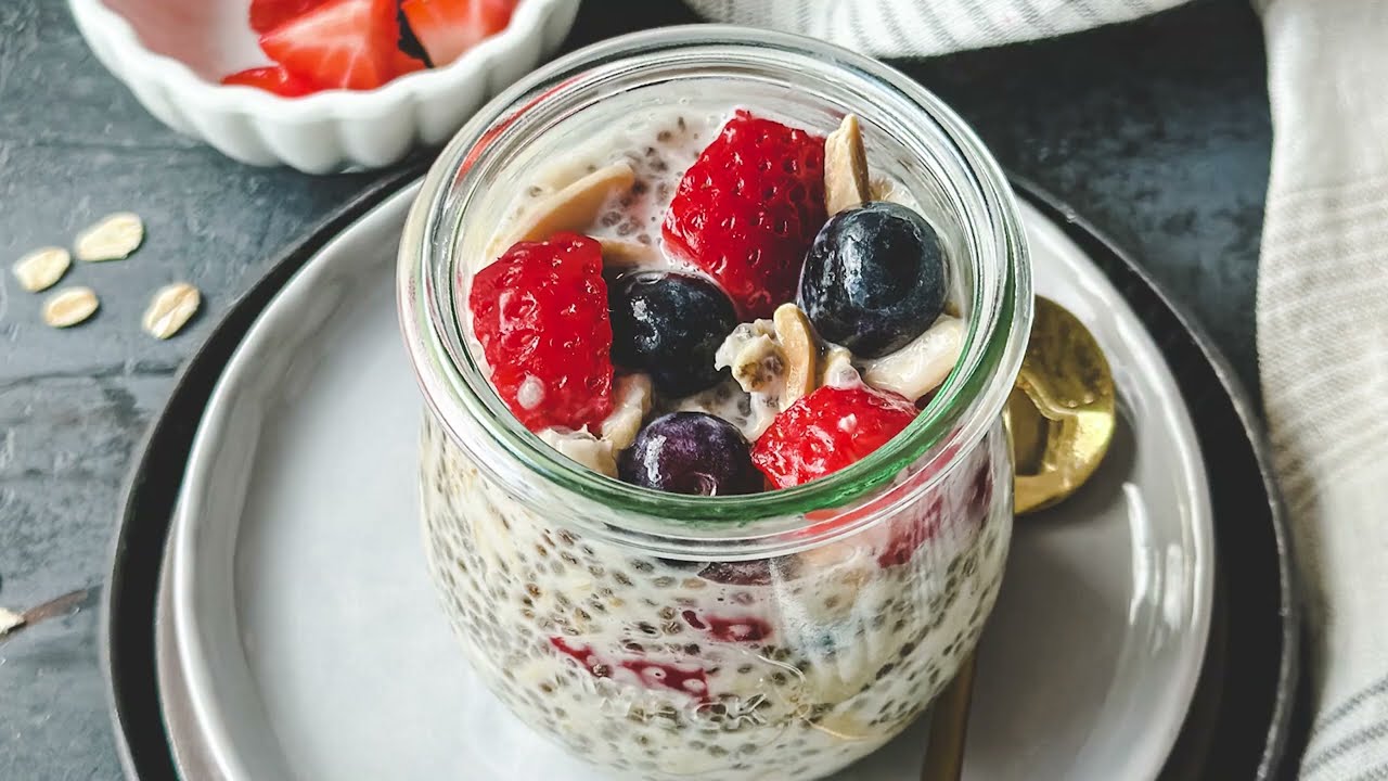 Overnight Oats with Almond Milk, Chia Seeds, and Fresh Fruit | Whole Living Eat Well