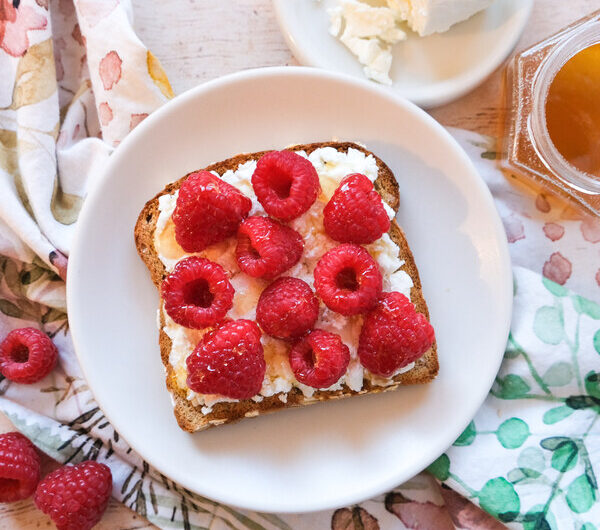 Whole-Grain Toast with Goat Cheese and Raspberries